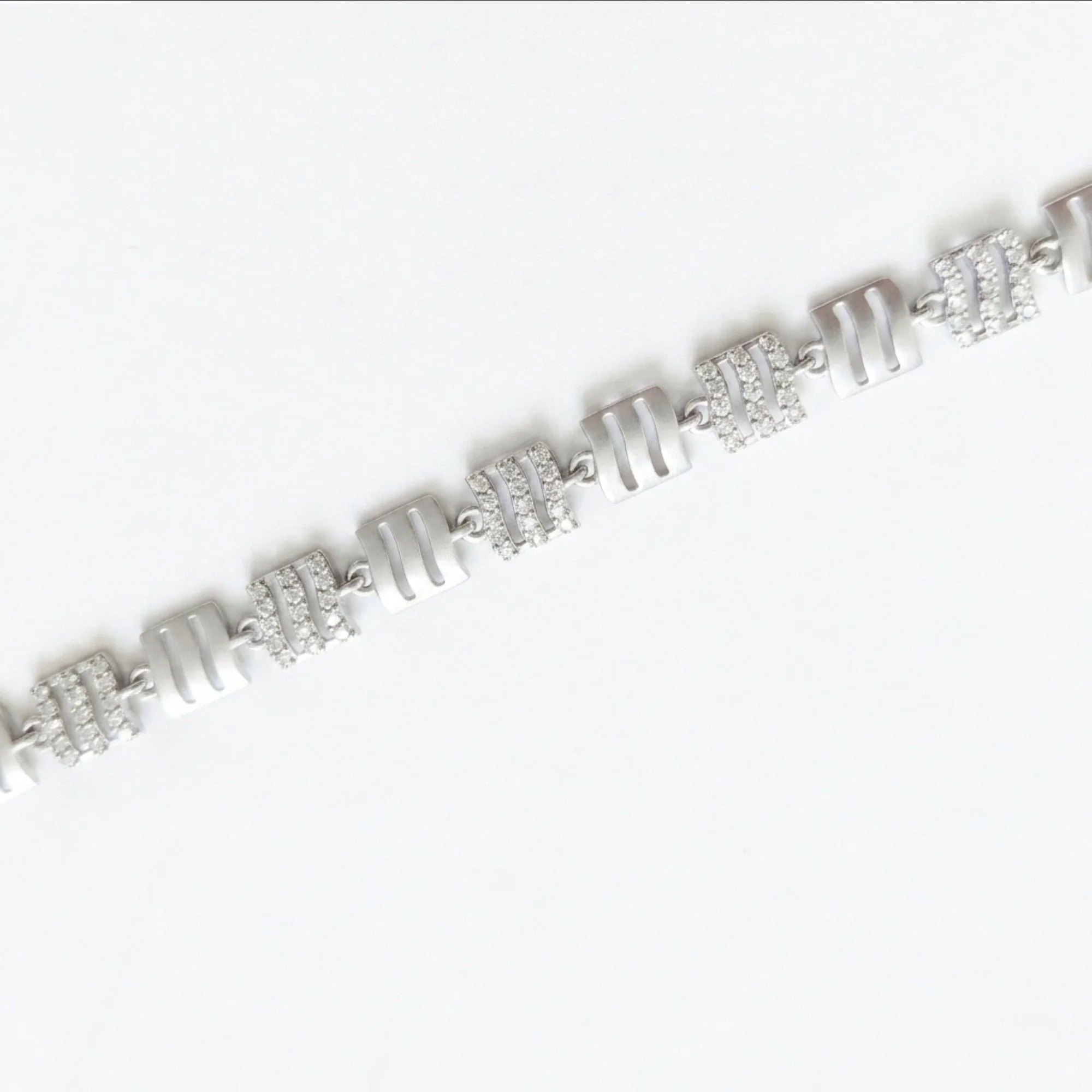 Silver Wave Luxe Crystal Bracelet - Image 3