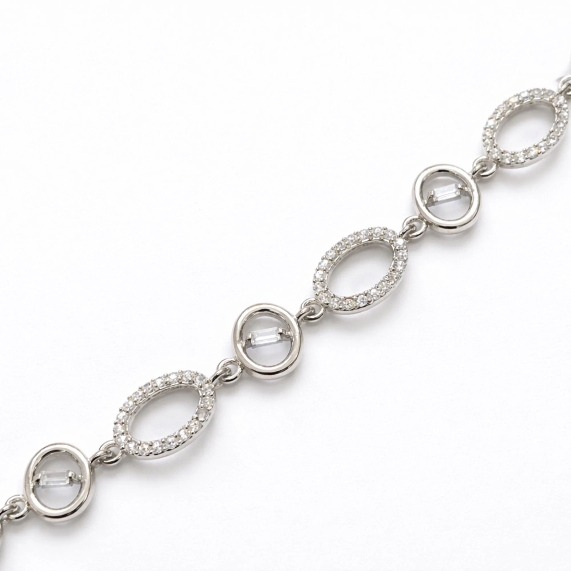 Silver Timeless Oval Luxe Bracelet - Image 3