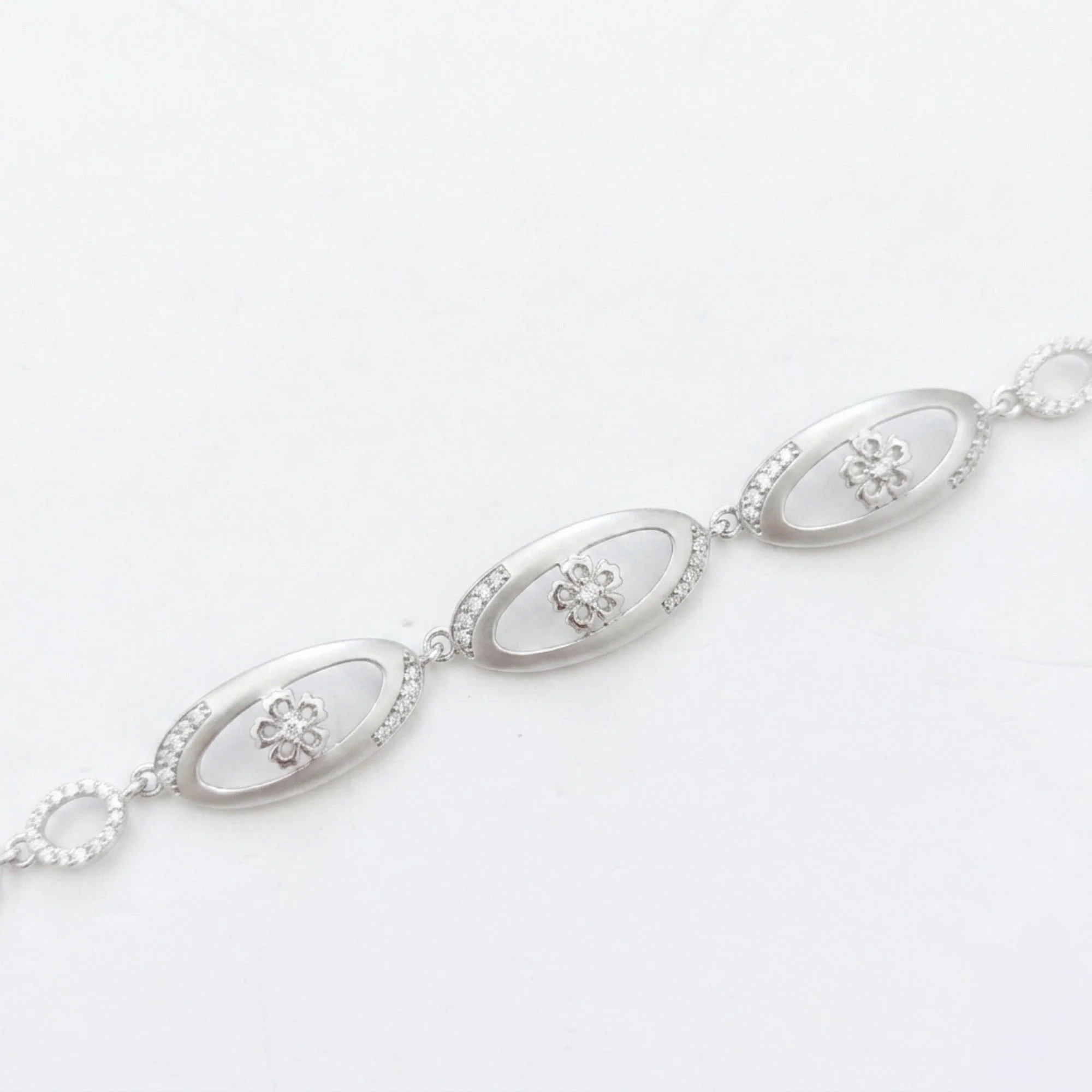 Silver Floral Oval Luxe Bracelet - Image 3